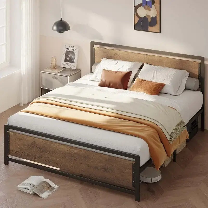 Struttura letto matrimoniale con testiera, robusta piattaforma letto in metallo