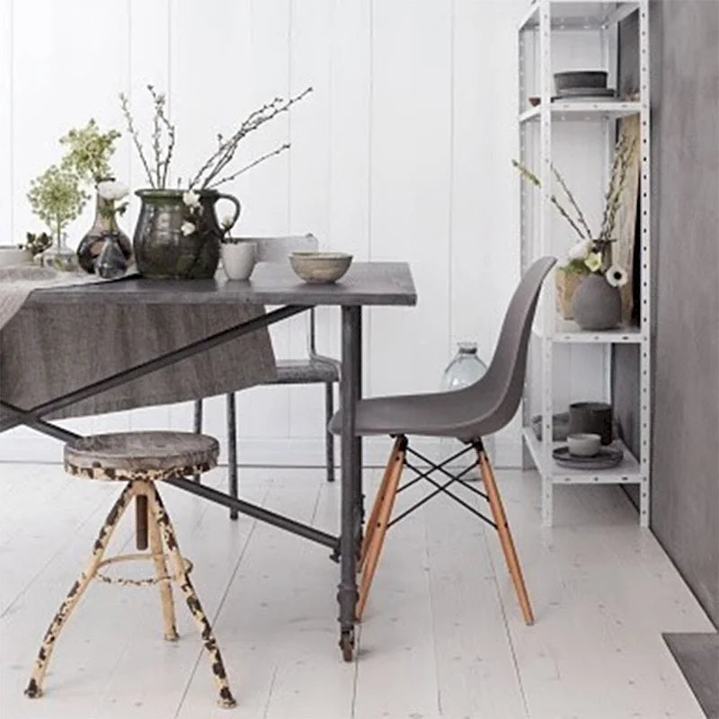 Set di 2 sedie Eiffel di design in plastica con gambe in legno massello, stile retrò, sedia da pranzo con guscio sagomato, sedia da hotel con tassello per cucina, camera da letto, lavoro