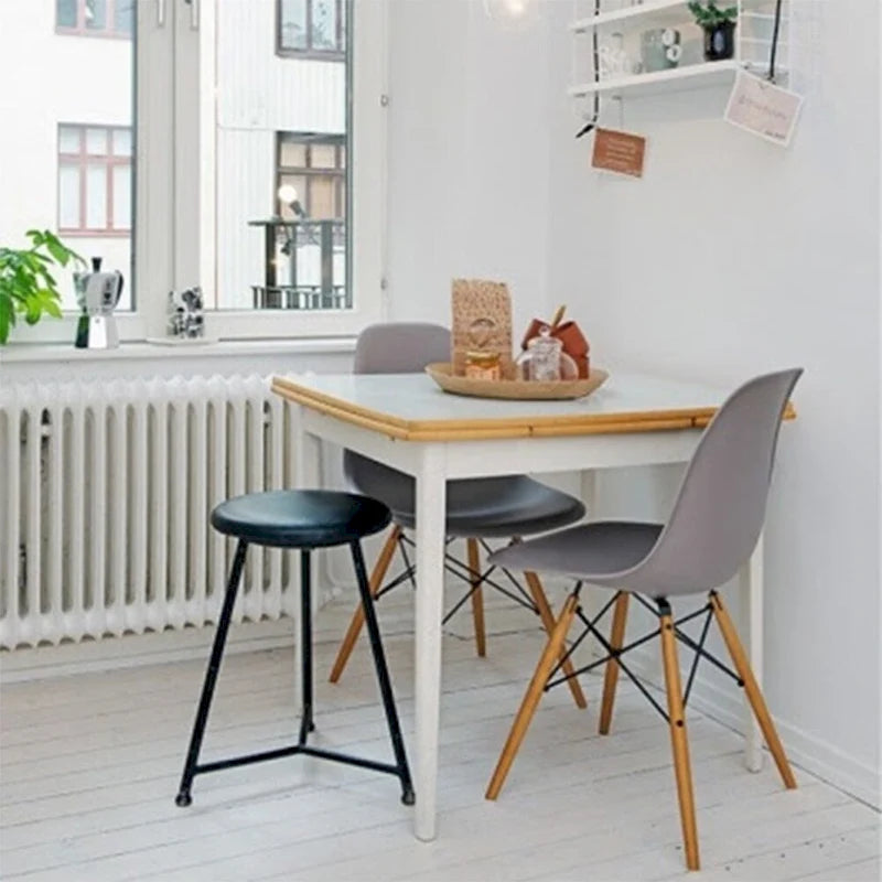 Set di 2 sedie Eiffel di design in plastica con gambe in legno massello, stile retrò, sedia da pranzo con guscio sagomato, sedia da hotel con tassello per cucina, camera da letto, lavoro
